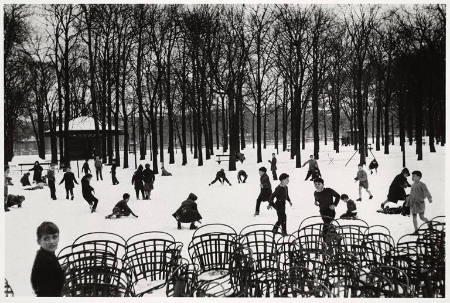 Enfantes dans la premiere neige, from the portfolio Edouard Boubat