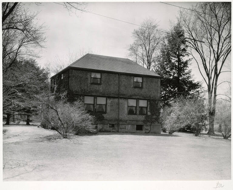 [Cube-shaped shingle style house]