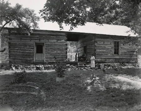 [Log cabin of W.C. Harwell, Lawrenceburg, Tennessee]