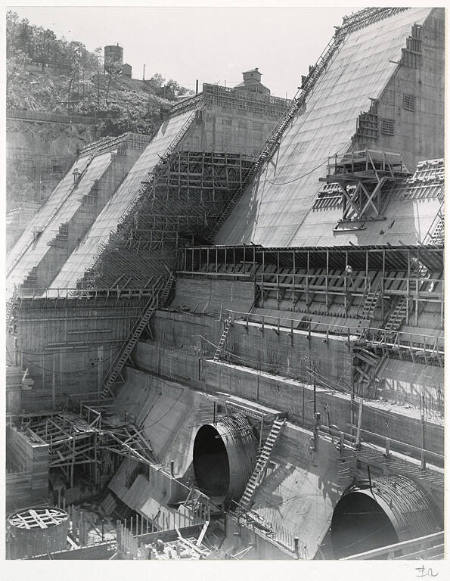 [Norris dam, construction, looking east, Clinch River, Anderson and Campbell Counties, Tennessee]