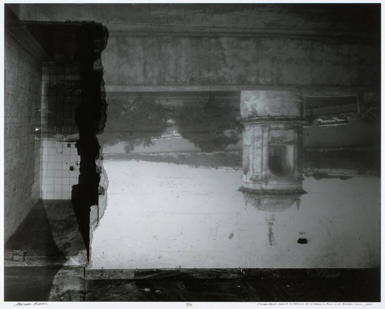 Camera obscura image of La Giraldilla de la Habana in room with broken wall