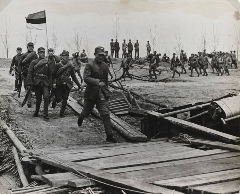 [Reinforcements joining Chinese troops at the Battle of Taierchwang]