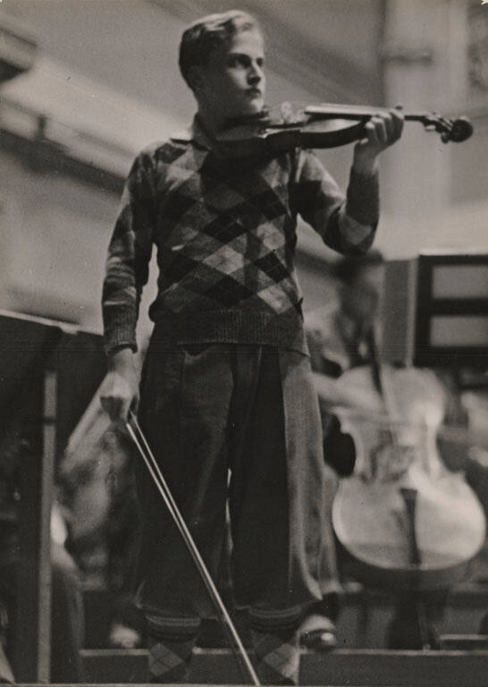 Prodigy, Yehudi Menuhin, with violin