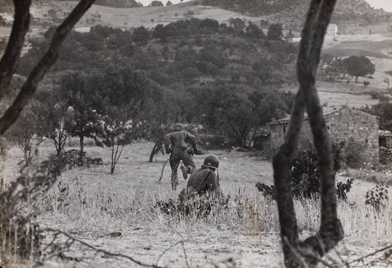 [Reconaissance patrol setting out during the battle for Traina, Sicily]