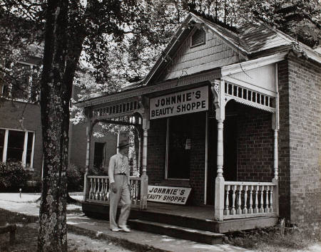 Johnnie's Beauty Shoppe on Courthouse Square, Warrenton, North Carolina