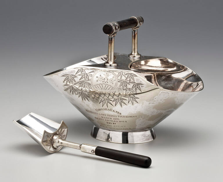Sugar bowl with shovel