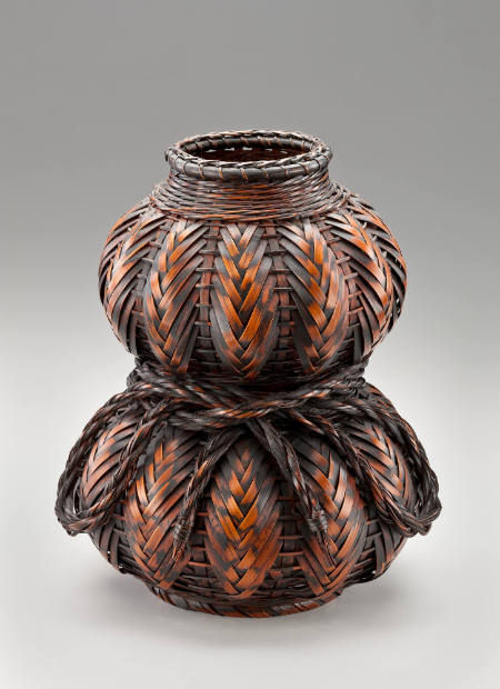Double-gourd shaped basket