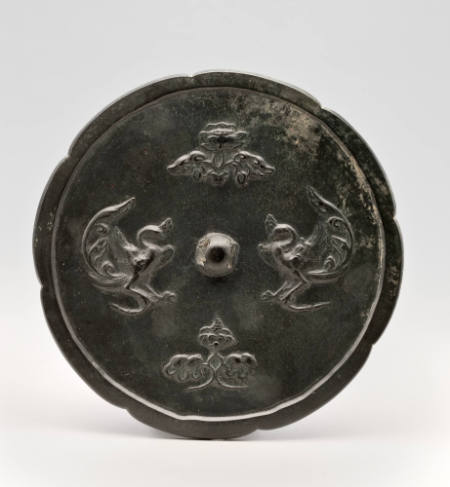 Eight-lobed mirror with design of paired phoenix and baoxianghua flowers