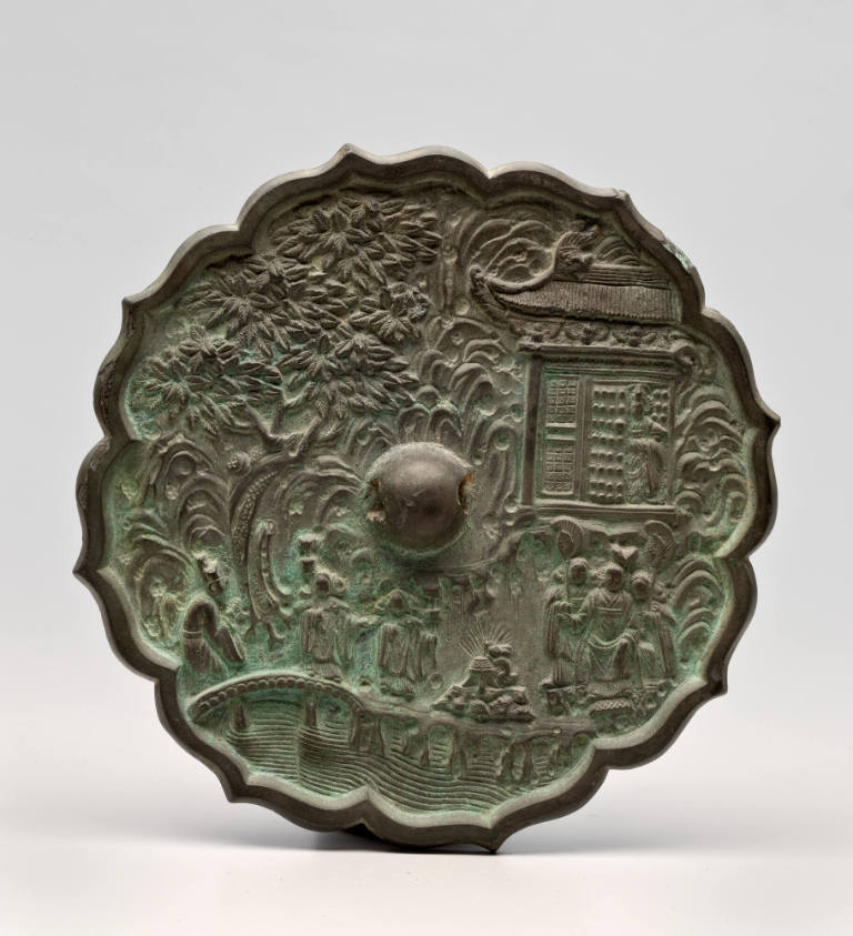 Eight-foiled mirror with a design of the Moon Palace of Chang-e