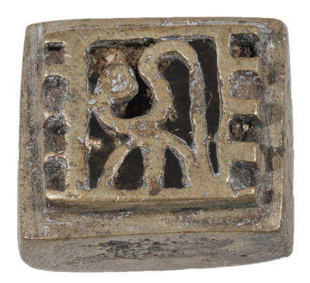 Square goldweight with raised curvilinear design inside a raised square