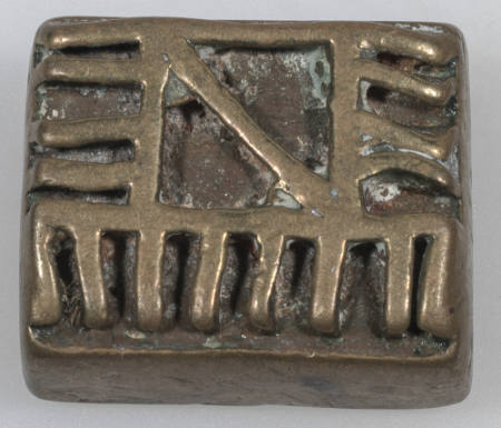 Rectangular goldweight with short bars and one diagonal line