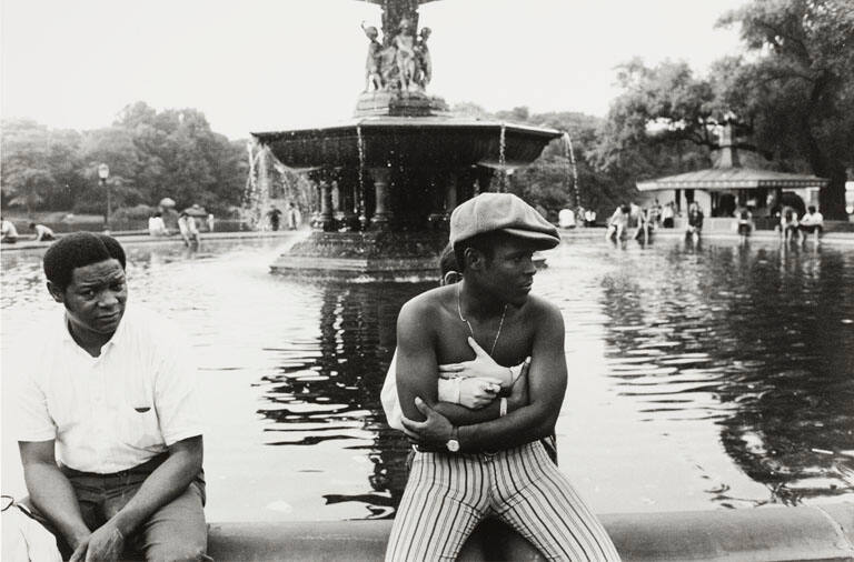 Bethesda Fountain, Central Park (Couple embracing), from the portfolio Joel Meyerowitz Photographs, The Early Works