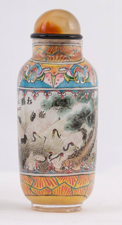 Snuff bottle with design of pine trees and cranes