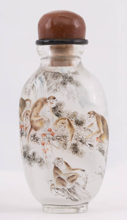Snuff bottle with design of a band of monkeys