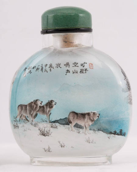 Snuff bottle with design of wolves and dog sled