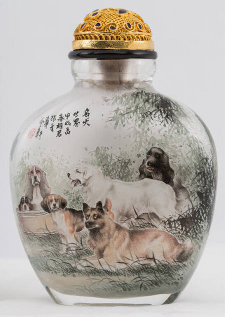 Snuff bottle with design of eleven breens of dogs