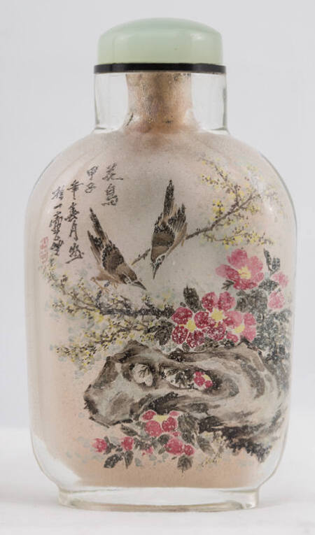Snuff bottle with design of birds on prunus