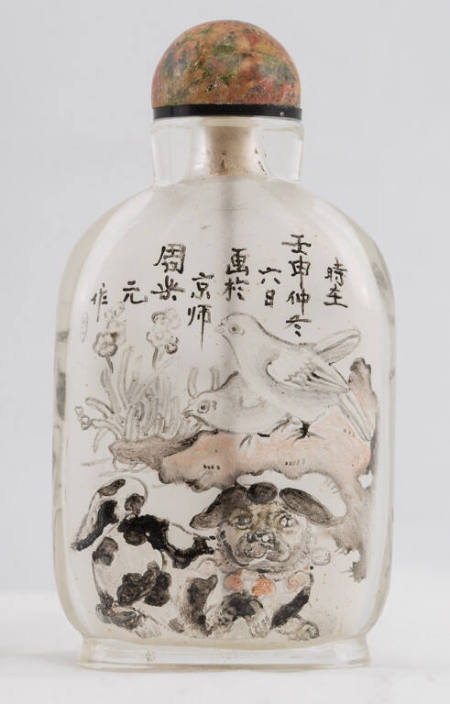 Snuff bottle with design of Pekinese dog and birds