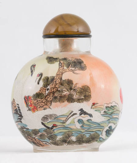 Snuff bottle with design of cranes and pine trees