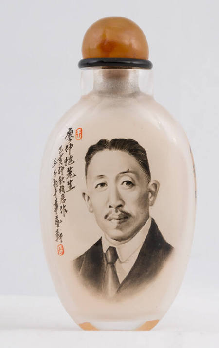 Snuff bottle with portrait of Liao Zhongkai