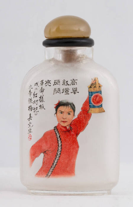 Snuff bottle with design of the Raise the Blinking Red Lamp story