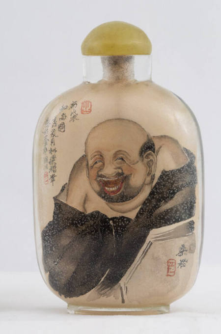 Snuff bottle with design of the monk Budai