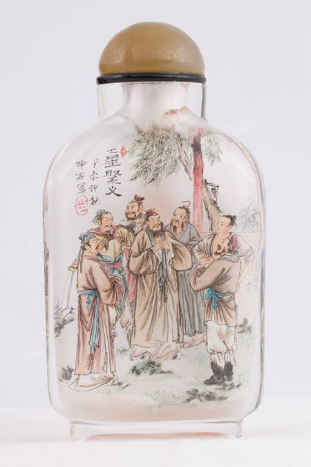 Snuff bottle with design of characters from The Water Margin