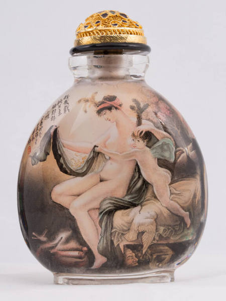 Snuff bottle with design of European nudes