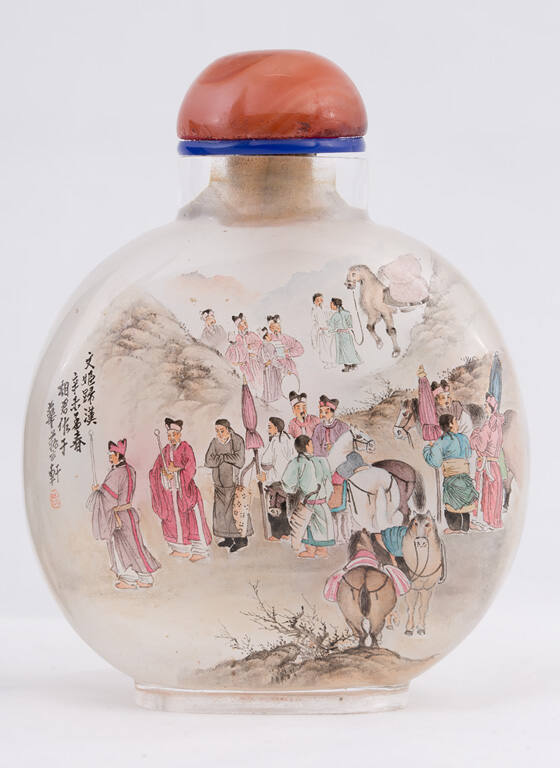 Snuff bottle with design of Cai Wenji returning to Han