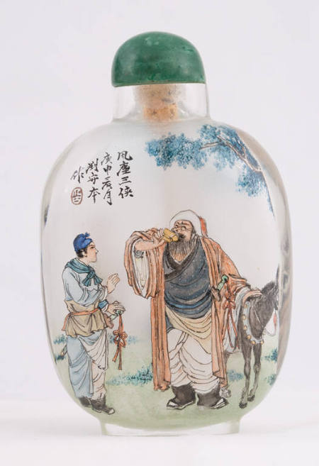 Snuff bottle with design of Mongolian warrior