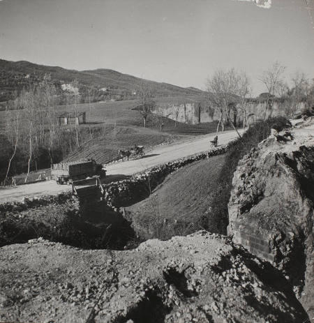 [Italy: New Capua bridge constructed by U.S. Army Engineers to replace one demolished by the Germans]